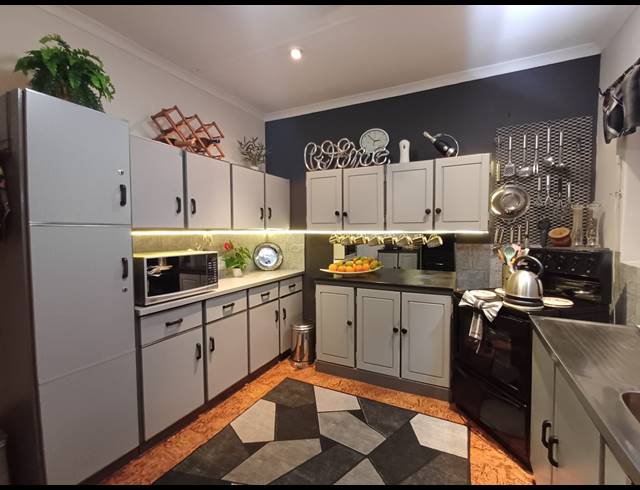 3 BEDROOM HOUSE FOR SALE IN VANDERBIJLPARK SE 6